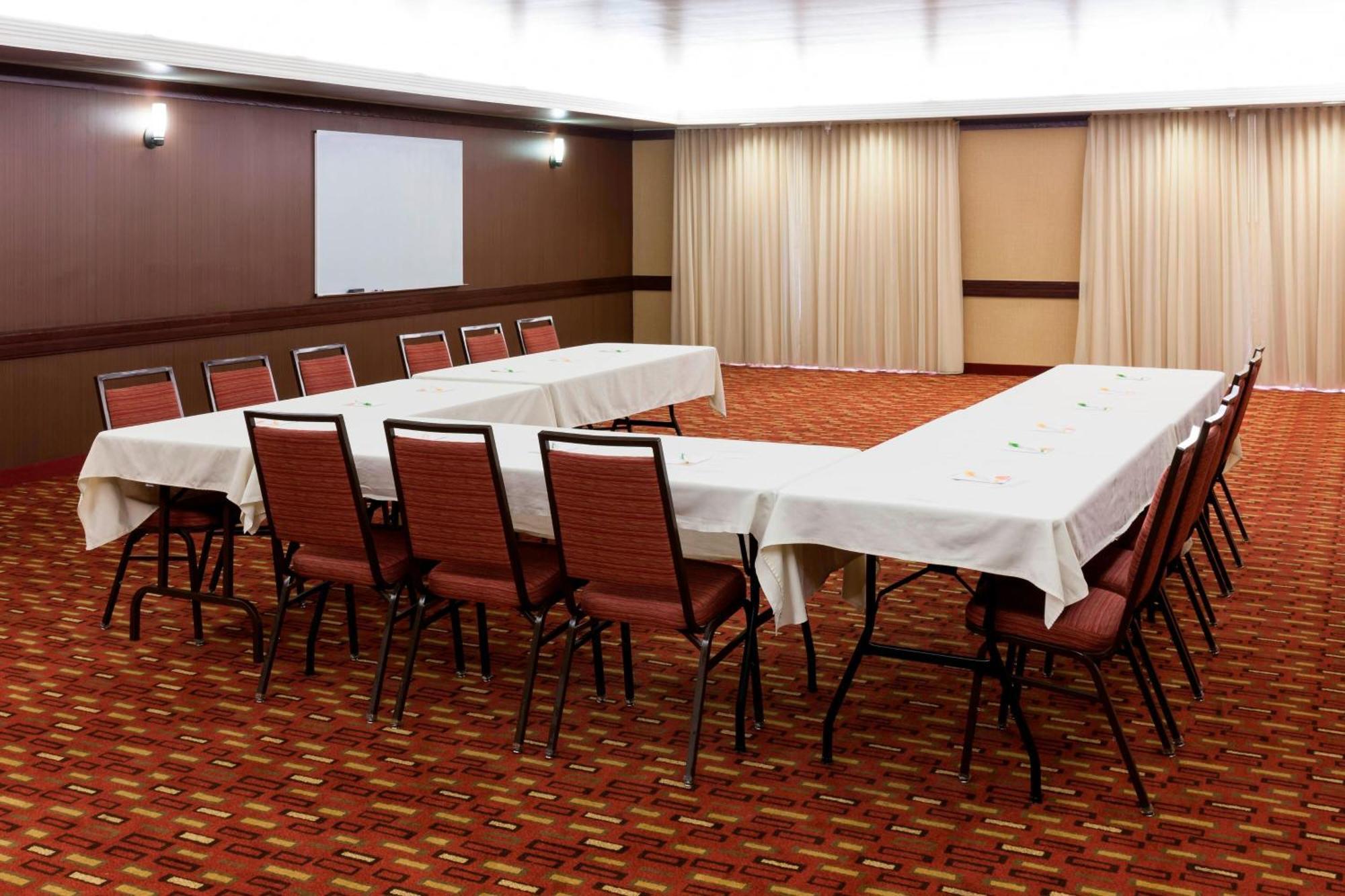 Courtyard By Marriott Wichita East Hotel Ngoại thất bức ảnh