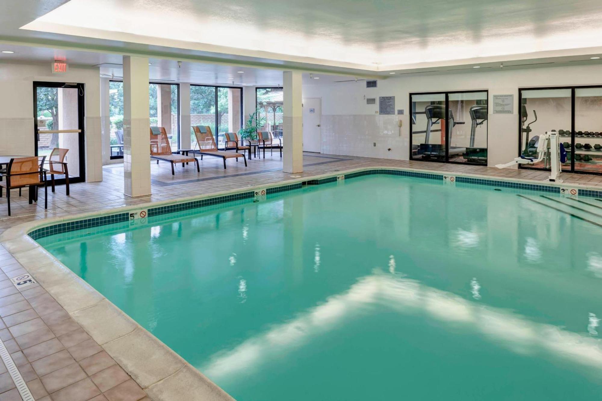 Courtyard By Marriott Wichita East Hotel Ngoại thất bức ảnh